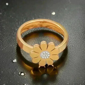 Golden Daisy Statement Ring Size 7